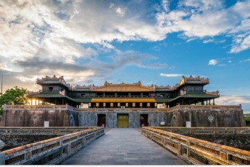 Hue Travel Guide: Imperial Sites, Food & Local Tips